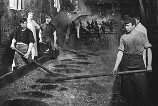 Illustration for article titled Utterly Disturbing, Century-Old Photos of Meat-Packing Facilities